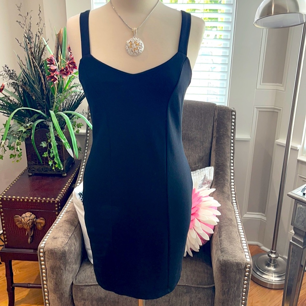 Ali & Kris Sz 6-8 Black stretch dress with back strap detail. EUC